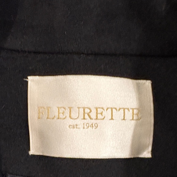 Elegant Black Double-Breasted Peacoat from Loro Piana Wool - Picture 2 of 8